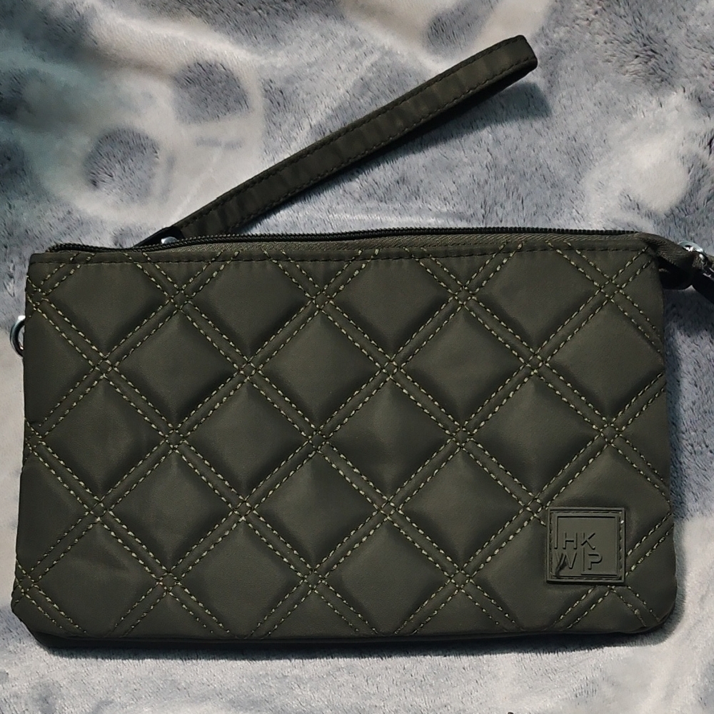 THE TRIPLE ENTRY QUILTED WRISTLET  - MILITARY OLIVE